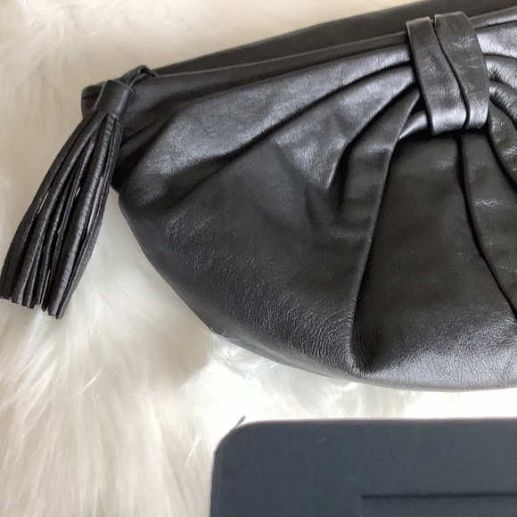 Bloomingdale’s Women’s clutch purse. - Picture 7 of 7